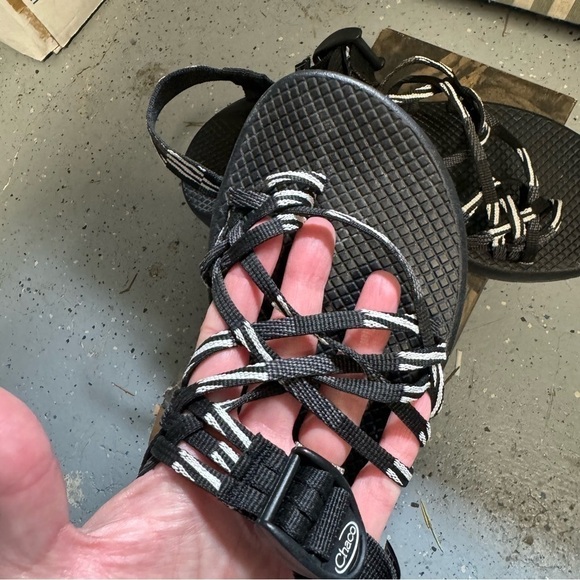 Chaco ZX3 Classic Scatter Black white strappy Sandals - Picture 3 of 7